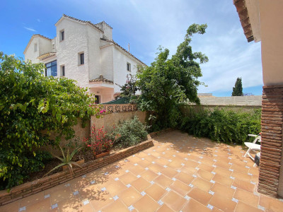 4 Bedroom Semi-Detached House in Calahonda - Image 3