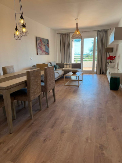 2 Bedroom Middle Floor Apartment in Estepona - Image 4