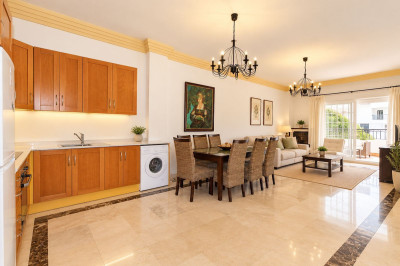 3 Bedroom Middle Floor Apartment in Nueva Andalucía - Image 2