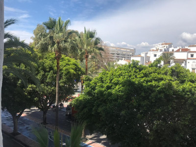 2 Bedroom Middle Floor Apartment in Puerto Banús - Image 1