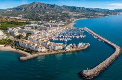 2 Bedroom Middle Floor Apartment in Puerto Banús - Image 2