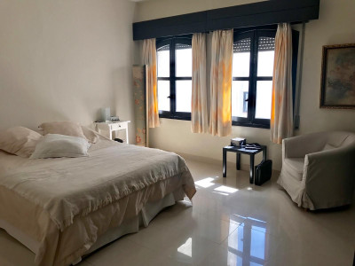 2 Bedroom Middle Floor Apartment in Puerto Banús - Image 5