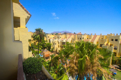 2 Bedroom Middle Floor Apartment in La Duquesa