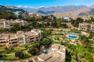 2 Bedroom Middle Floor Apartment in La Mairena - Image 2