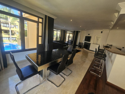 2 Bedroom Middle Floor Apartment in Puerto Banús - Image 2
