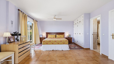 4 Bedroom Semi-Detached House in Manilva - Image 4