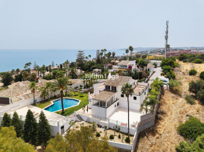 6 Bedroom Detached Villa in Estepona - Image 3