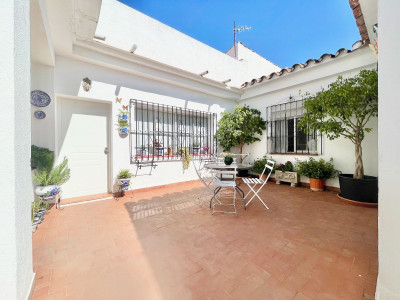 2 Bedroom Middle Floor Apartment in Mijas - Image 1