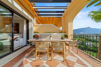 3 Bedroom Penthouse in Benahavís - Image 2