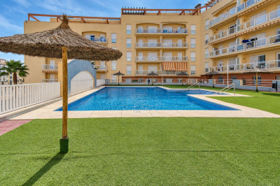 2 Bedroom Middle Floor Apartment in San Luis de Sabinillas - Image 3