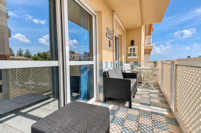 2 Bedroom Middle Floor Apartment in San Luis de Sabinillas - Image 4