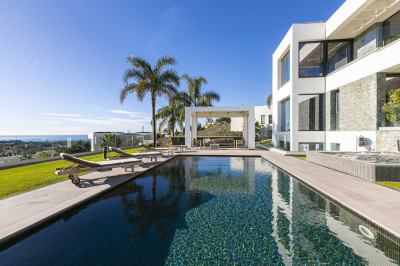 4 Bedroom Detached Villa in Benahavís - Image 1