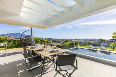 4 Bedroom Detached Villa in Benahavís - Image 2