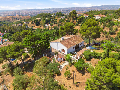 4 Bedroom Detached Villa in Mijas - Image 1