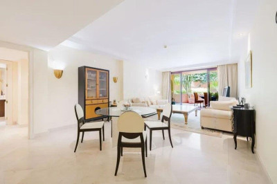 2 Bedroom Middle Floor Apartment in Estepona - Image 3