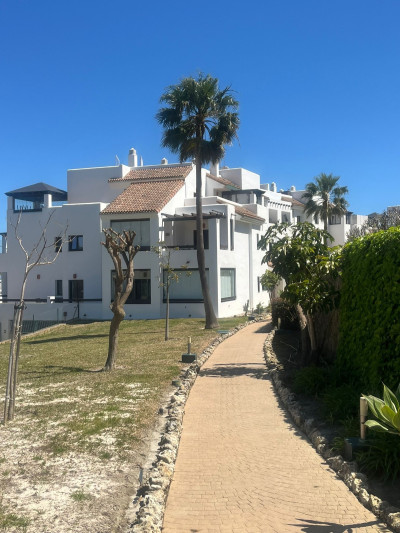 2100 Bedroom Middle Floor Apartment in La Alcaidesa - Image 1