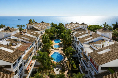2 Bedroom Middle Floor Apartment in Marbella - Image 1