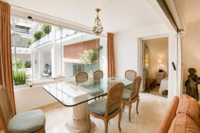 2 Bedroom Middle Floor Apartment in Marbella - Image 2