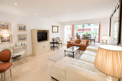 2 Bedroom Middle Floor Apartment in Marbella - Image 3