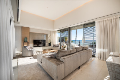 4 Bedroom Detached Villa in Estepona - Image 2