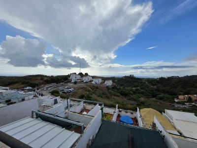 1 Bedroom Top Floor Apartment in Estepona - Image 3