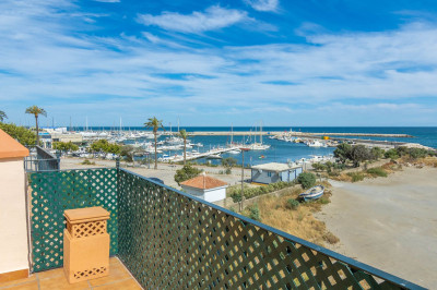4 Bedroom Townhouse in Estepona - Image 1