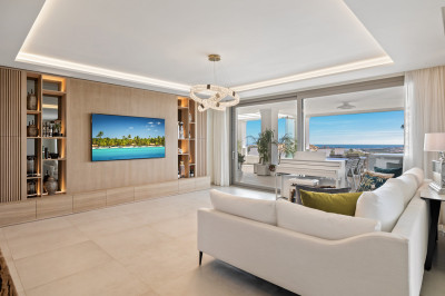 7 Bedroom Middle Floor Apartment in Nueva Andalucía - Image 1