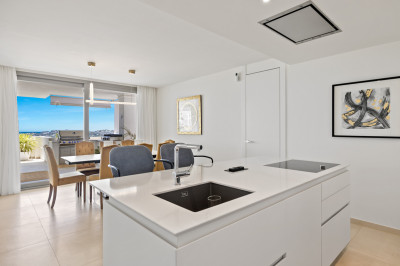 7 Bedroom Middle Floor Apartment in Nueva Andalucía - Image 3