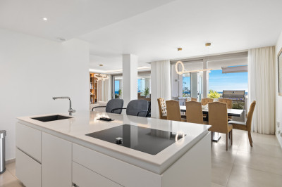 7 Bedroom Middle Floor Apartment in Nueva Andalucía - Image 4