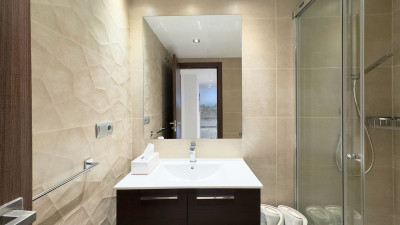 3 Bedroom Middle Floor Apartment in Marbella - Image 4