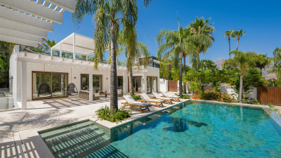4 Bedroom Detached Villa in Nueva Andalucía - Image 2