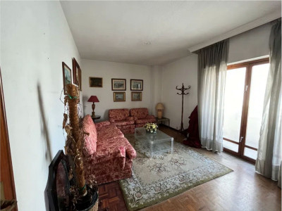 3 Bedroom Middle Floor Apartment in Marbella - Image 4