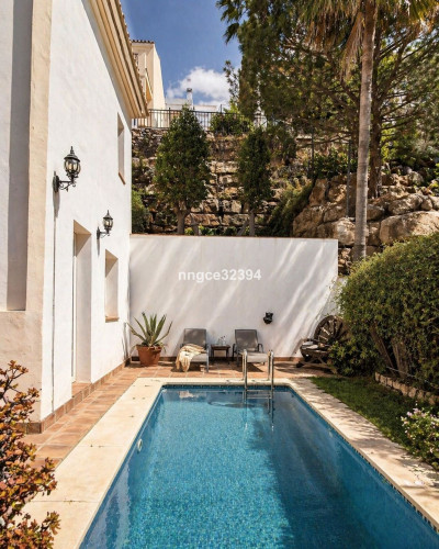 2 Bedroom Detached Villa in Istán - Image 1