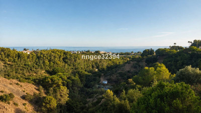 2 Bedroom Middle Floor Apartment in Sierra Blanca - Image 4