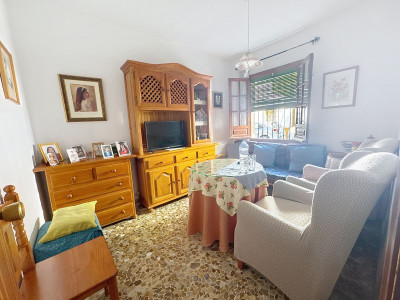 5 Bedroom Townhouse in Estepona - Image 2