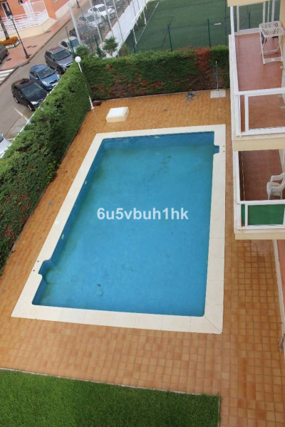 3 Bedroom Middle Floor Apartment in Manilva - Image 3