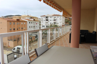 3 Bedroom Middle Floor Apartment in Manilva - Image 5