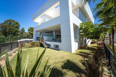 4 Bedroom Townhouse in Río Real - Image 2