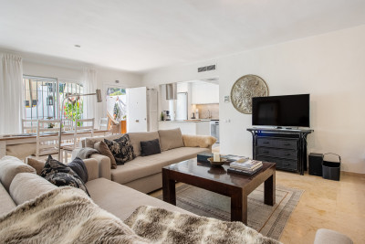 2 Bedroom Ground Floor Apartment in Río Real - Image 4