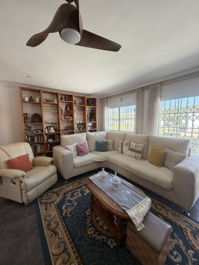 3 Bedroom Townhouse in Estepona - Image 2