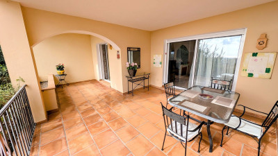 2 Bedroom Ground Floor Apartment in Benahavís - Image 2