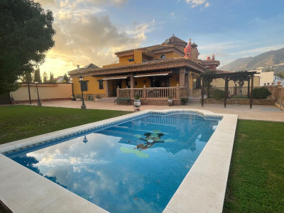 4 Bedroom Detached Villa in Mijas Costa - Image 1