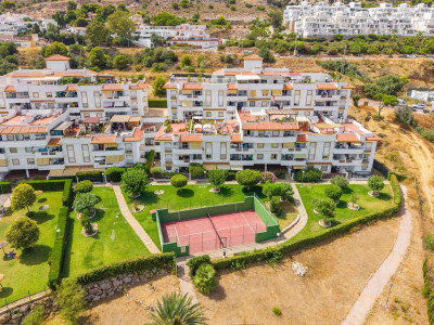 2 Bedroom Middle Floor Apartment in Benalmadena - Image 2