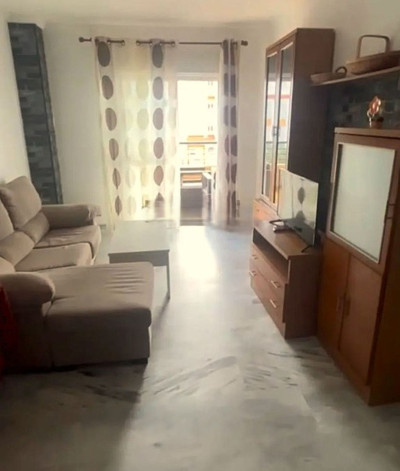 1 Bedroom Middle Floor Apartment in Estepona - Image 3