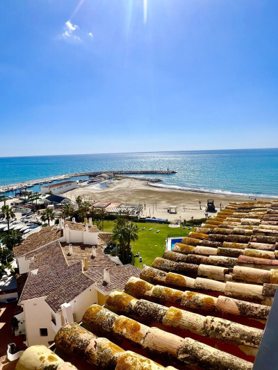 3 Bedroom Middle Floor Apartment in Puerto de Cabopino - Image 2