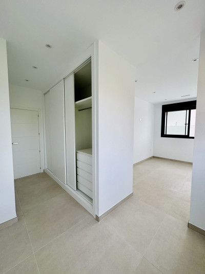 4 Bedroom Detached Villa in Mijas - Image 3