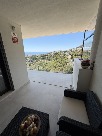 2 Bedroom Middle Floor Apartment in Benalmadena - Image 2