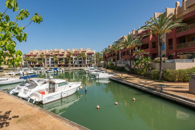 3 Bedroom Middle Floor Apartment in Sotogrande Marina - Image 2