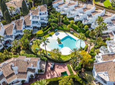 3 Bedroom Semi-Detached House in Marbella - Image 1