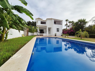 4 Bedroom Detached Villa in Guadalmina Baja - Image 1